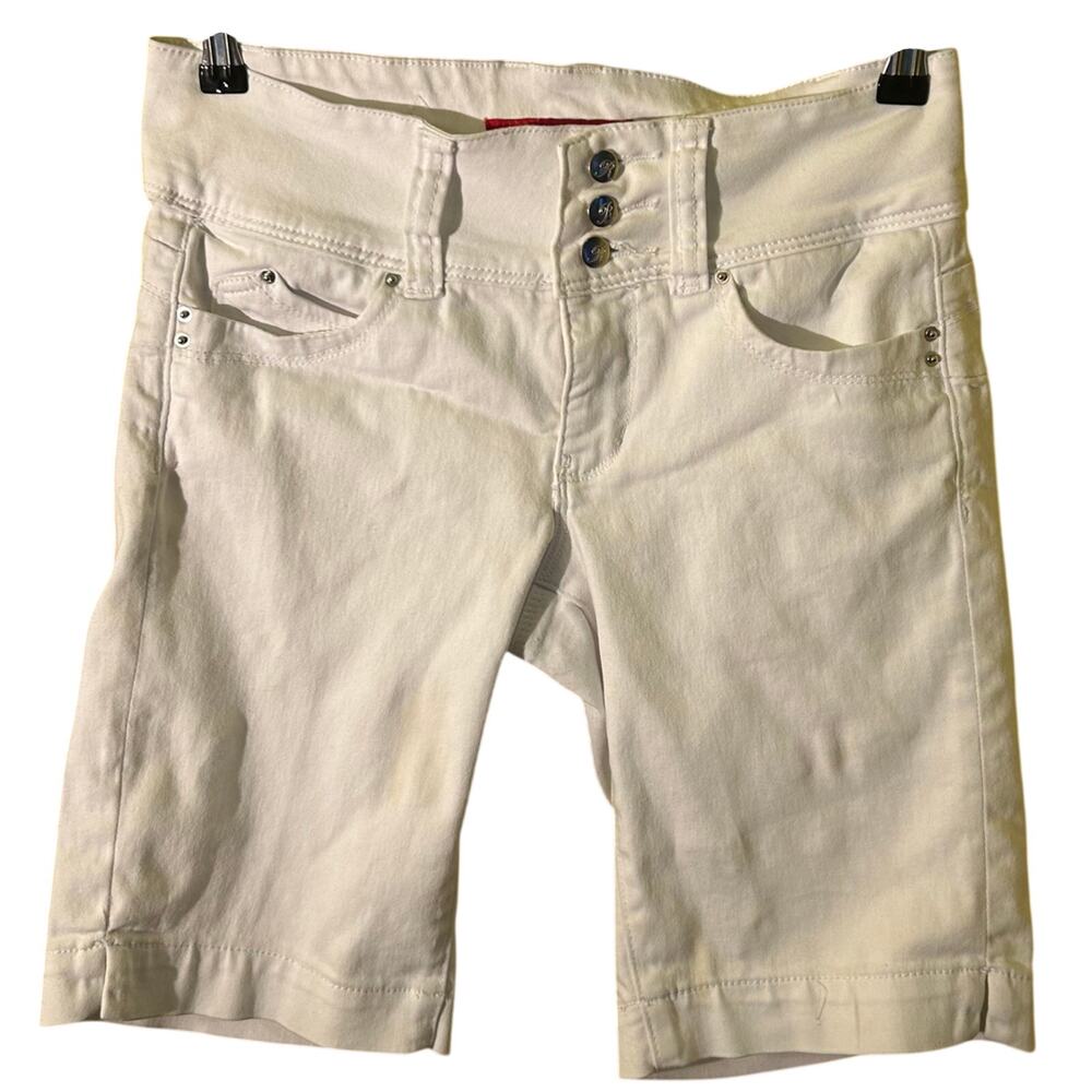 Royalty WannaBettaButt White Denim Bermuda Shorts Womens 6P Triple Button Summer